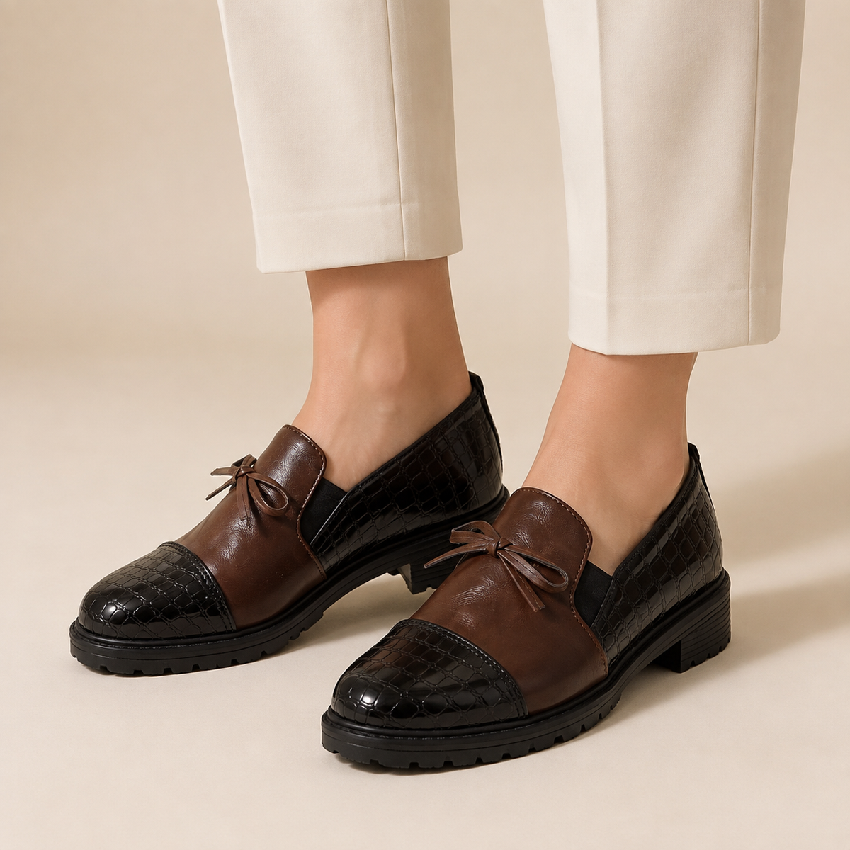 DELACROIX | Mocassins pour femme en cuir verni avec nœud Camille