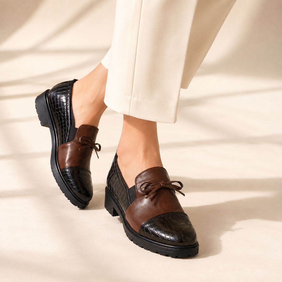 DELACROIX | Mocassins pour femme en cuir verni avec nœud Camille